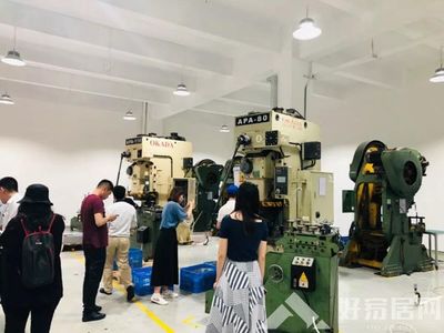 中國建博葵花獎走訪調研團走訪楊格鎖業、曼申CSLP、恒昱智暢等企業