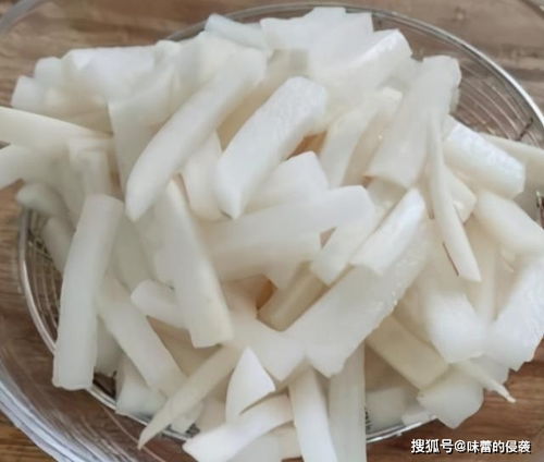 腌蘿卜,別再用鹽腌制了 只用加點它,蘿卜清爽脆嫩,久放不回軟 味道