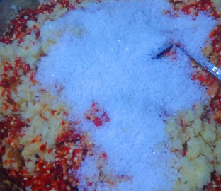 制作剁椒醬時可否用料酒和腌制鹽替代白酒？